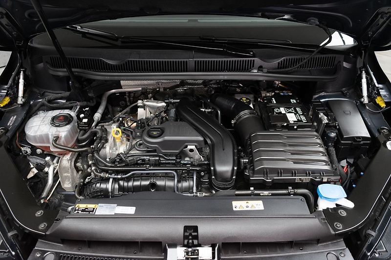 Volkswagen Touran 1.5 TSI TAŽNÉ*7.MÍST*DPH*ČR 1M - fotka 37 z 45