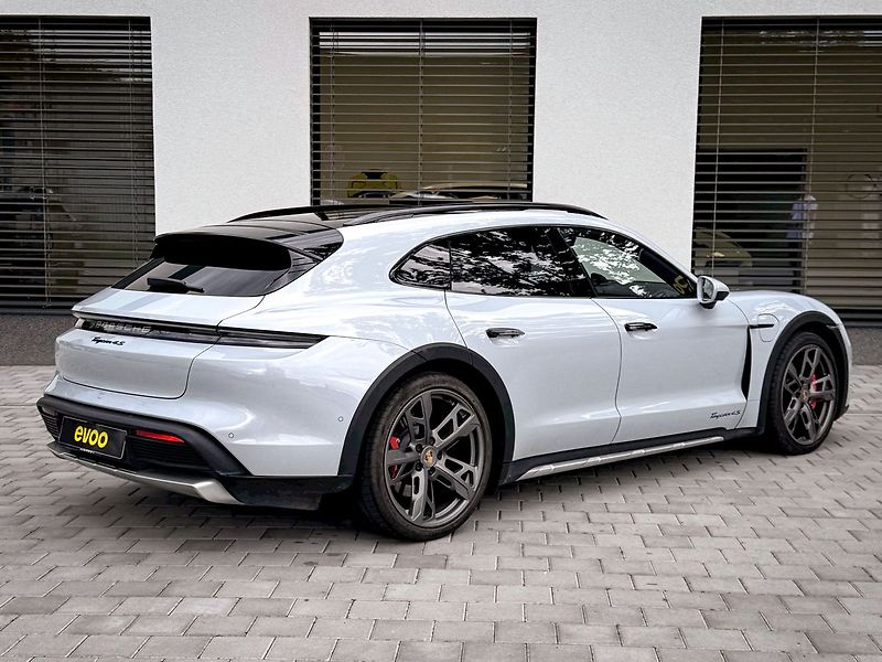 Porsche Taycan Top stav a výbava - fotka 5 z 11