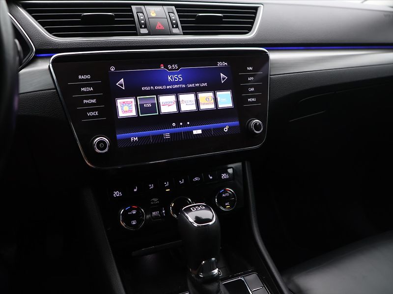 Škoda Superb 2,0 TDI DSG Style+  Navi ACC - fotka 23 z 36