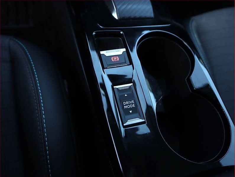 Peugeot 208 (2022) Allure 50 kWh, SoH 100% - fotka 19 z 23