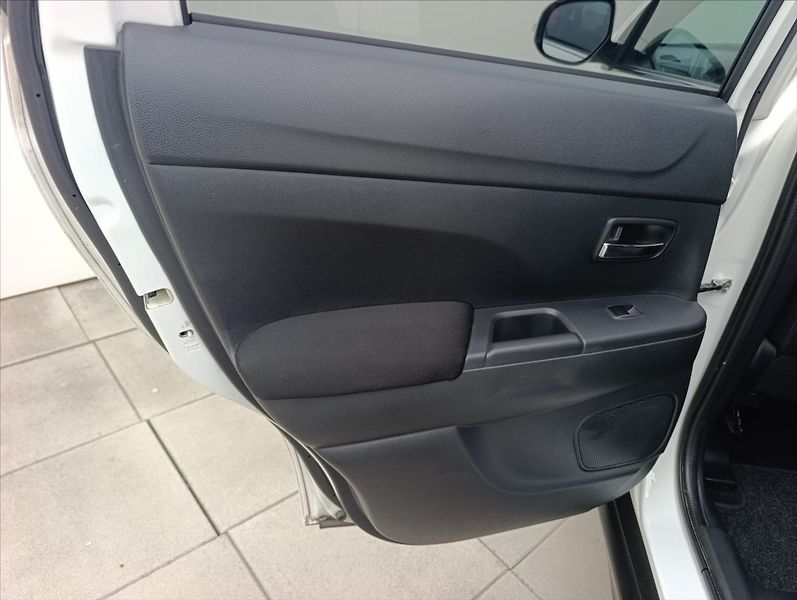 Mitsubishi ASX 1,6 DI-D 4x4 Kamera Navigace - fotka 20 z 37