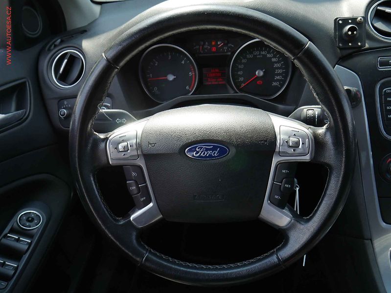 Ford Mondeo (2011) 2.0 TDCi, AC, tempo, výhřev - fotka 13 z 18