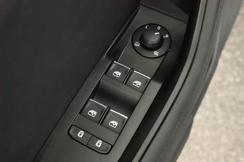 Škoda Superb (2021) Laurin&Klement 2.0 TDI - fotka 19 z 20