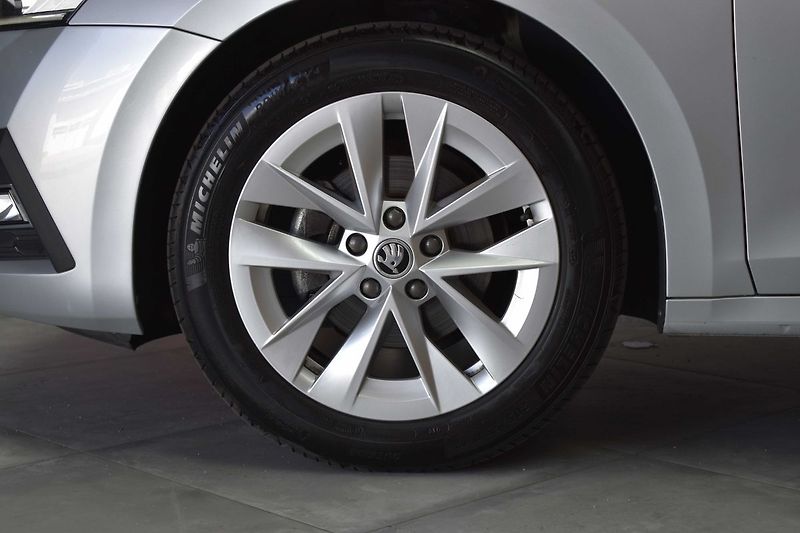 Škoda Octavia 1.5 G-TEC*KAMERA*ACC*DSG*DPH* - fotka 37 z 43