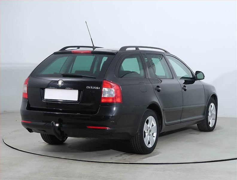 Škoda Octavia (2010) 1.6 TDI, Serv.kniha, Xenony - fotka 5 z 18