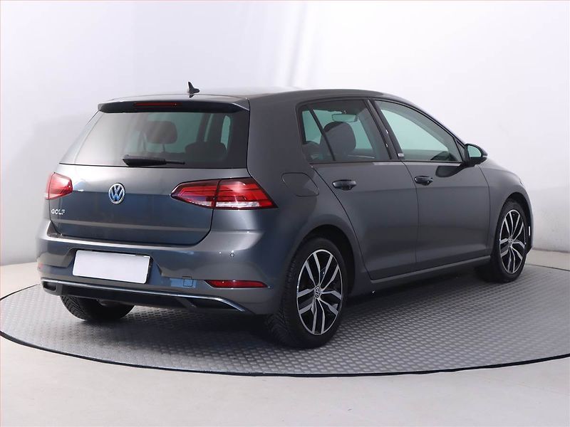Volkswagen Golf (2019) 1.6 TDI, Automat, Navi - fotka 5 z 21