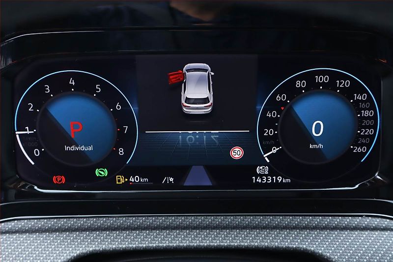 Volkswagen Golf (2021) R-Line 1.5 eTSI - fotka 11 z 25
