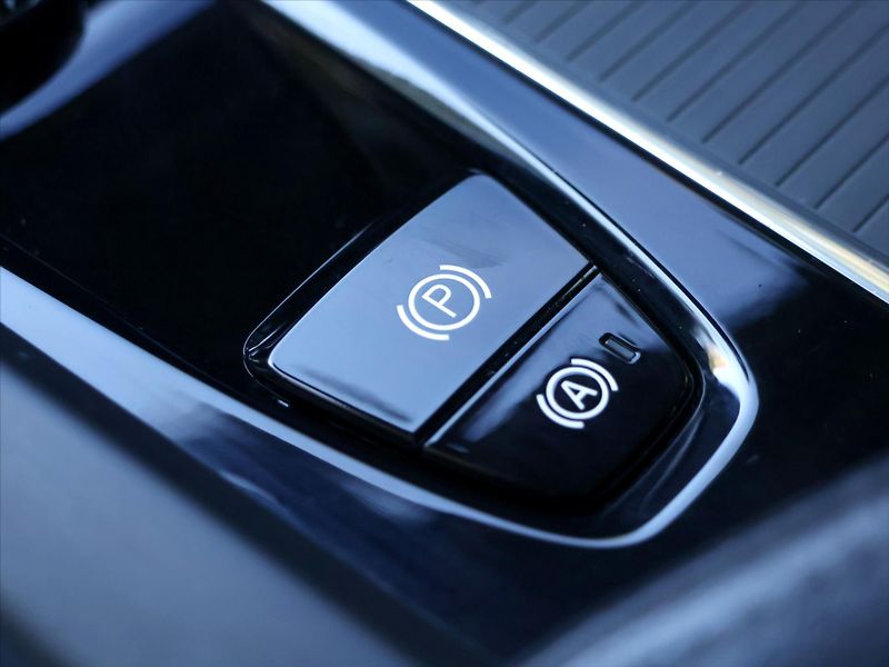 Volvo V60 2,0 B4 AWD Cross Country DPH - fotka 25 z 33