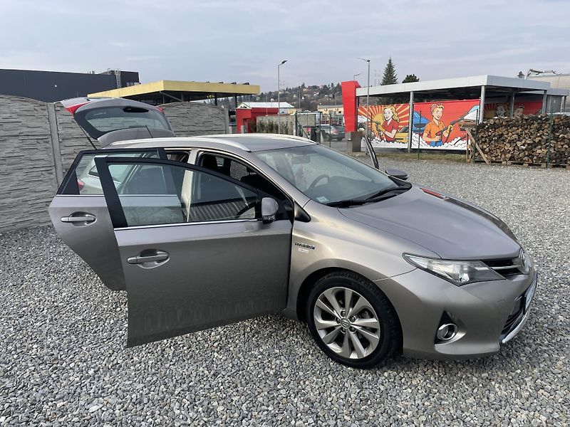 Toyota Auris 1.8i 16v HYBRID AUT NAVI CAM!! - fotka 147 z 166