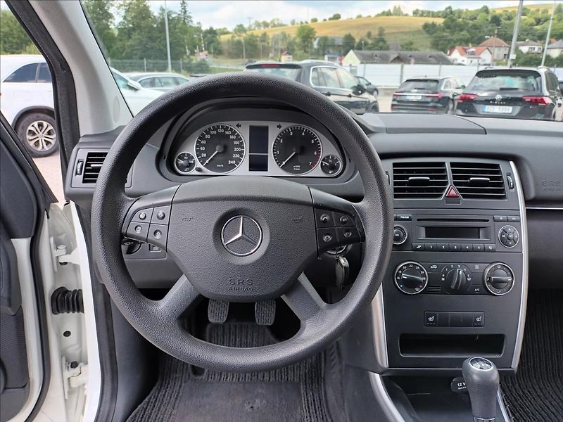 Mercedes-Benz Třídy B 2,0 i,B 200,100kw,TAŽNÉ,VÝHŘEV - fotka 12 z 33