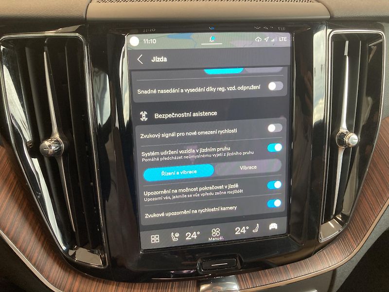 Volvo XC60 T6 eAWD Recharge Plus Dark AT8 - fotka 28 z 30