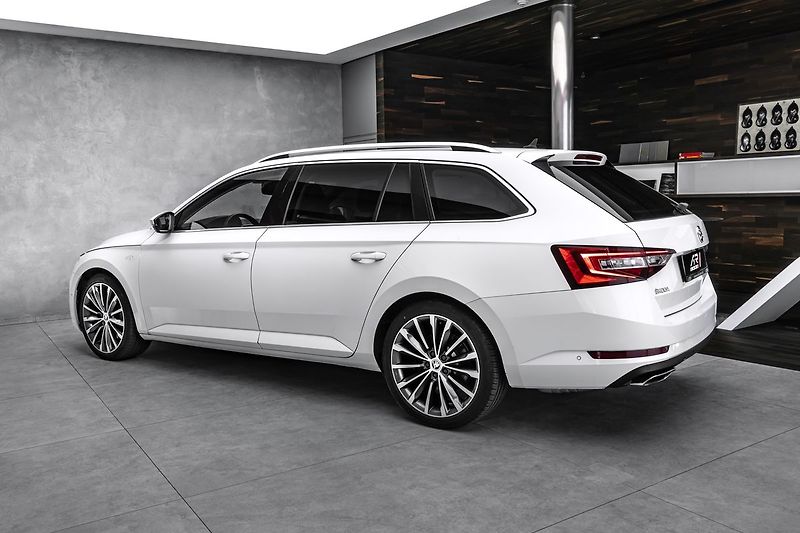 Škoda Superb Combi 2,0TSI L&K 4x4 DSG - fotka 7 z 26