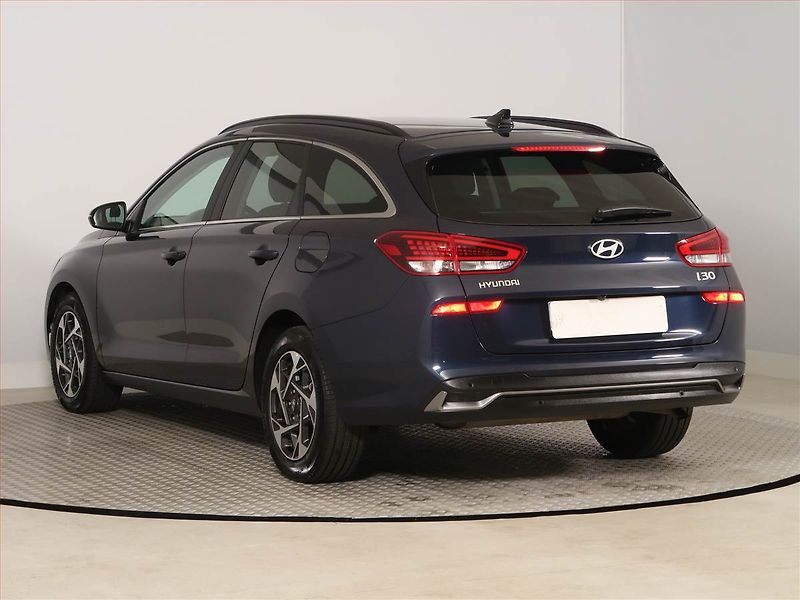 Hyundai i30 (2025) 1.0 T-GDI, Style, FullLed - fotka 4 z 19