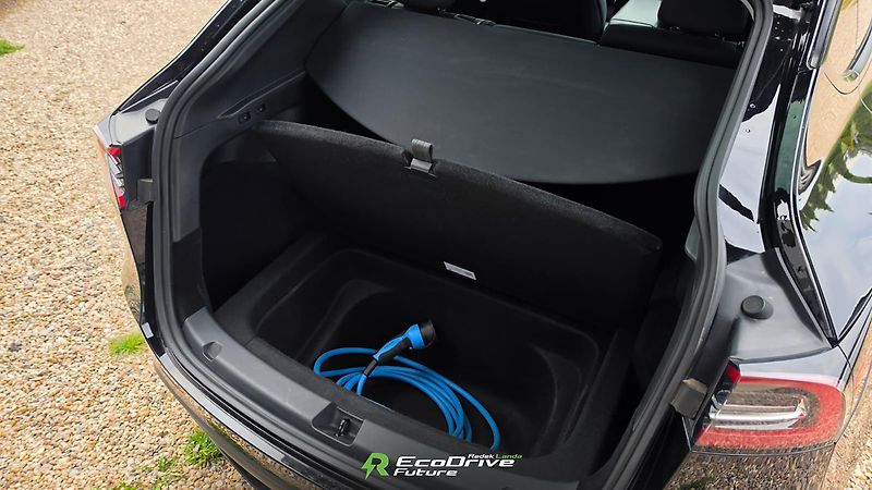 Tesla Model Y (2023) RWD | Standard Range, LFP - fotka 10 z 12