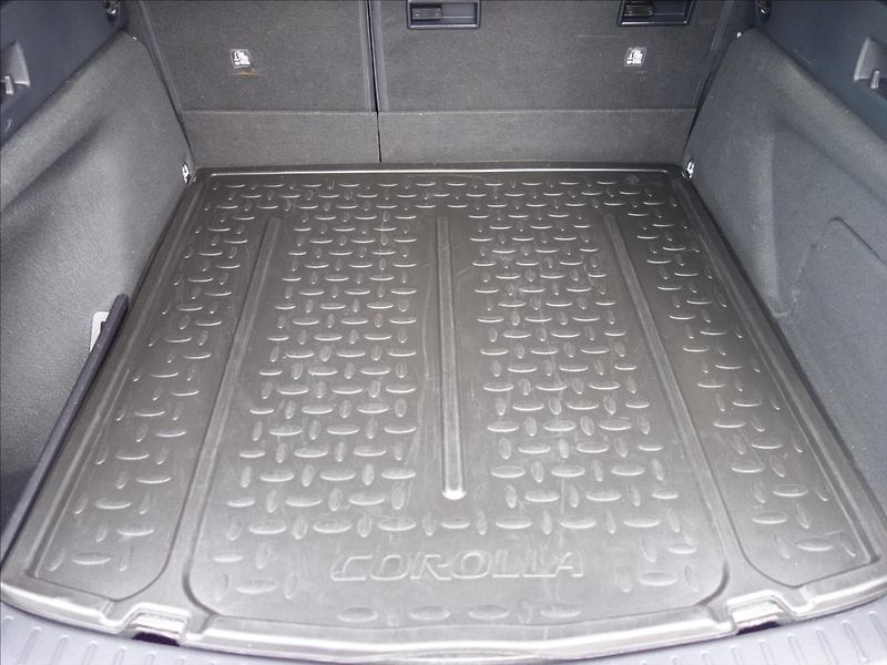 Toyota Corolla 2,0 STYLE TOURING SPORTS - fotka 30 z 44