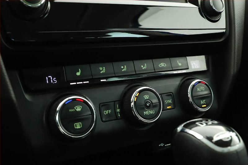 Škoda Octavia (2015) Laurin&Klement 2.0 TDI, 4X4 - fotka 17 z 20