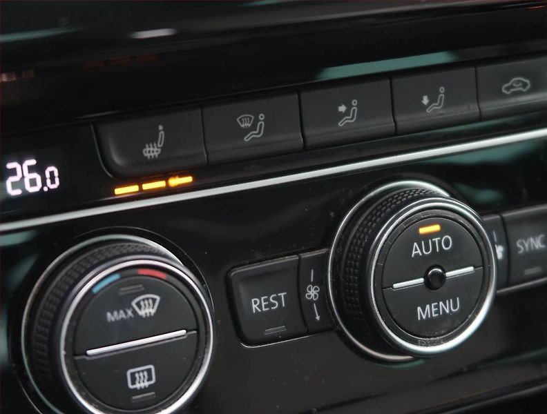 Volkswagen Passat (2016) Highline 2.0 TDI, Automat - fotka 19 z 21