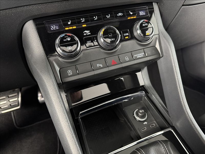 Škoda Karoq 2,0 TDi  DSG Sportline Virtual - fotka 45 z 49