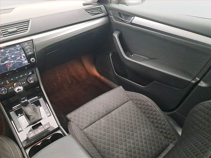 Škoda Superb (2017) 2.0 TDI, Automat, Navi, Xenony - fotka 8 z 18