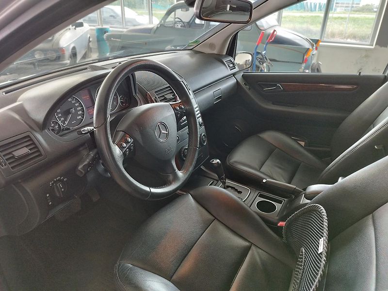 Mercedes-Benz Třídy A (2008) 1,5i 70KW,AUTOMAT,XEN,ALU,KŮŽE - fotka 10 z 19