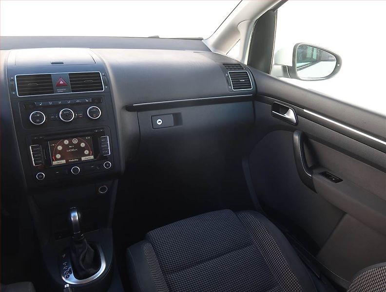 Volkswagen Touran (2014) Highline 2.0 TDI, Automat - fotka 8 z 22