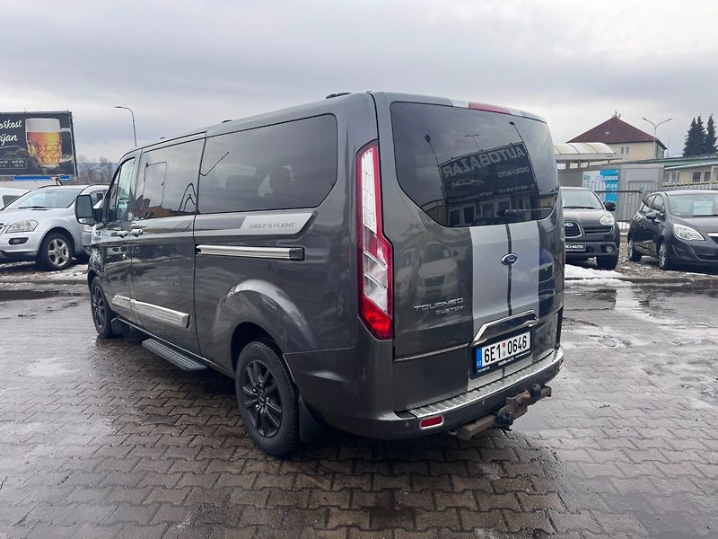 Ford Tourneo Custom (2018) 2,0D 125KW 8 MÍST TITAN 1.MAJ - fotka 3 z 49
