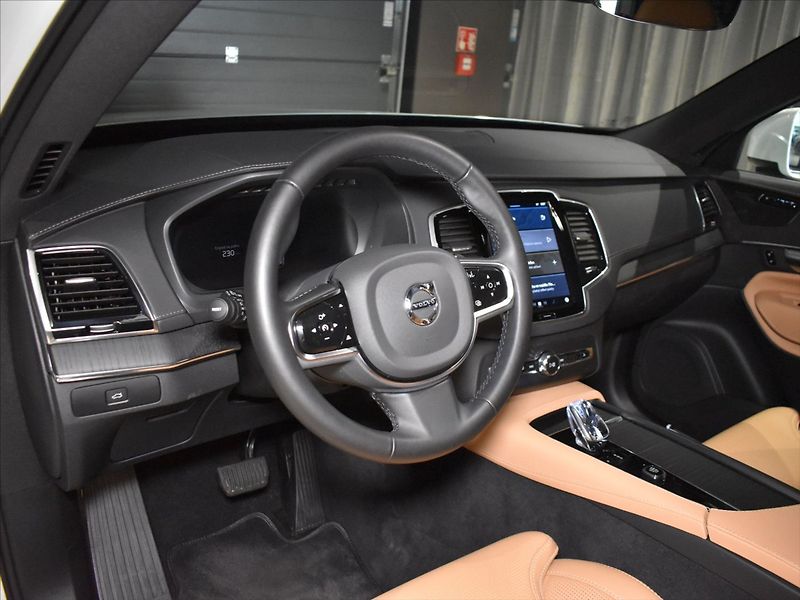 Volvo XC90 2,0 B5 AWD Plus Pano,Ventilace - fotka 13 z 26