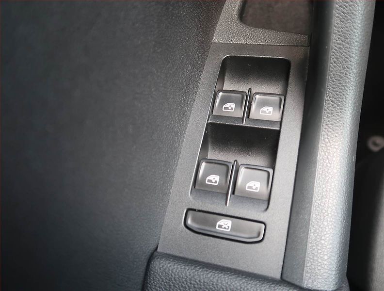 Škoda Octavia (2017) 1.6 TDI, Tempomat - fotka 14 z 16