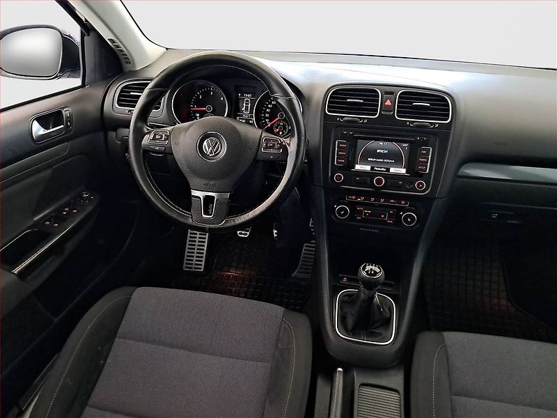 Volkswagen Golf (2011) 1.6 TDI, po STK, zamluveno - fotka 7 z 17