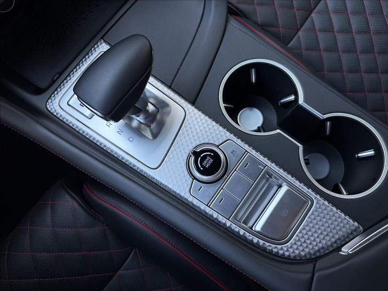 Genesis G70 2,0 T AWD  SB Sport Panorama - fotka 19 z 25