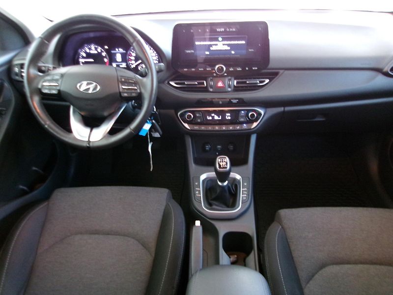 Hyundai i30 (2023) 1.0T-GDi 88kW SMART NAVI - fotka 11 z 20