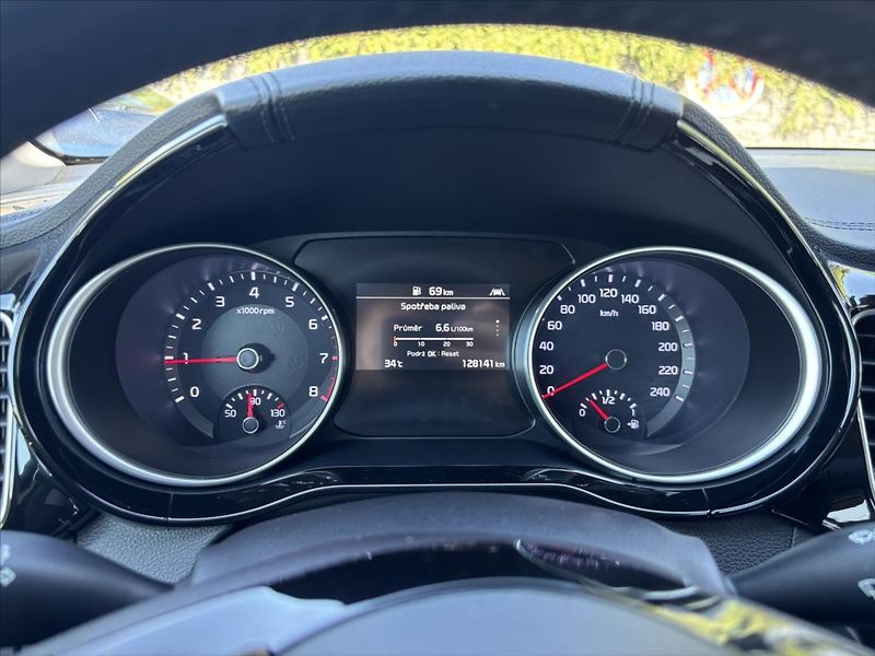 Kia XCeed 1,5 TGDi 118kW TOP ZÁRUKA KŮŽE - fotka 42 z 42