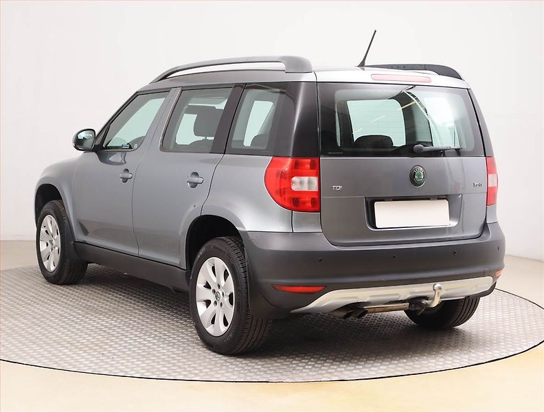Škoda Yeti (2011) 2.0 TDI, Park. senzory - fotka 4 z 16