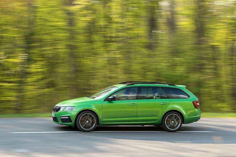 Škoda Octavia Combi RS a Škoda Octavia Scout.