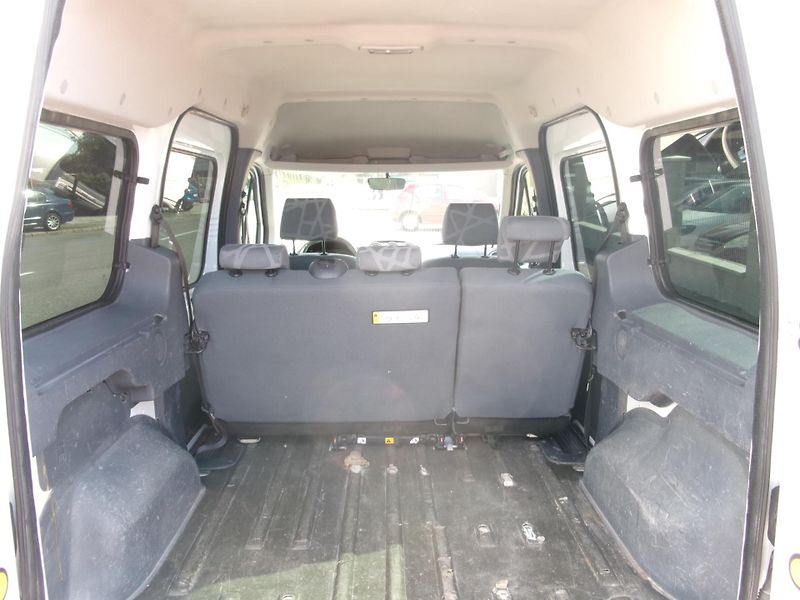 Ford Tourneo Connect 1,8 TDCi KLIMA TAŽNÉ - fotka 11 z 26
