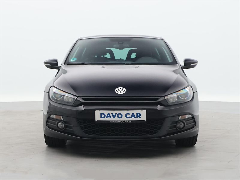 Volkswagen Scirocco 1,4 TSI 90kW Sport Xenon Pano - fotka 2 z 32