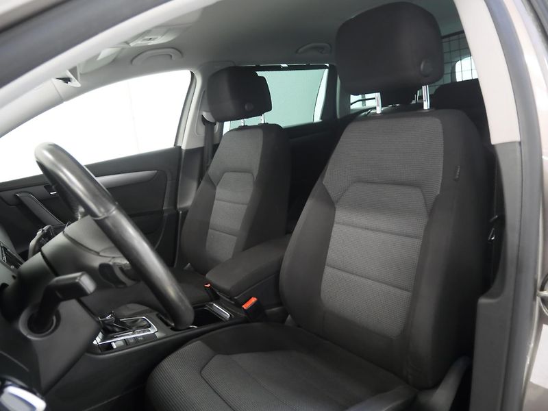 Volkswagen Passat - fotka 12 z 25