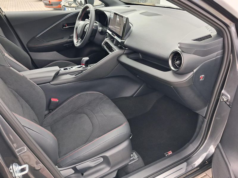 Toyota C-HR 2,0 HEV e-CVT GR Sport - fotka 20 z 26