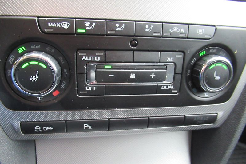 Škoda Octavia 1.2 TSi AUT. KLIMA XENON TAŽNÉ - fotka 12 z 19
