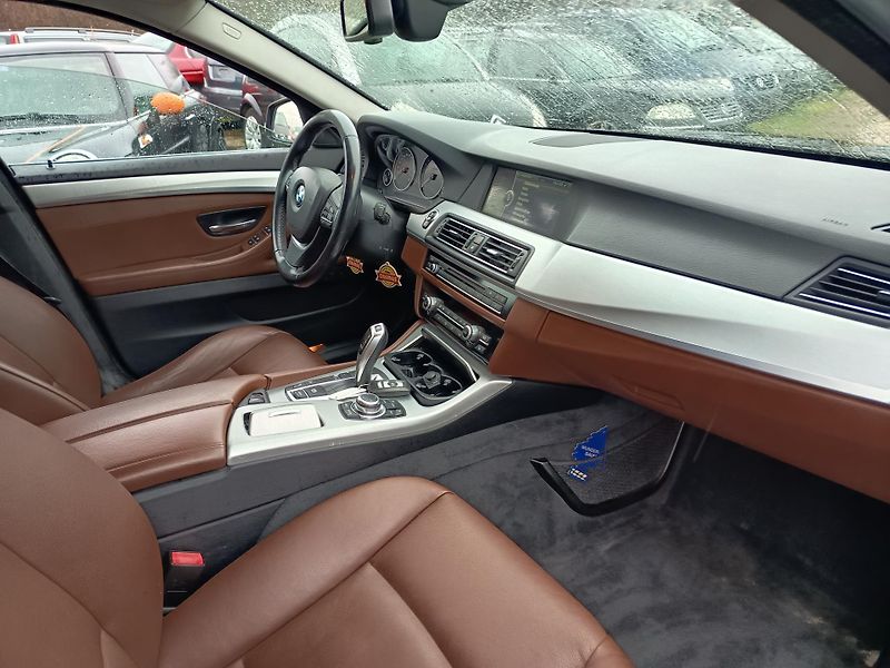 BMW Řada 5 (2011) 535i xDrive - fotka 39 z 50