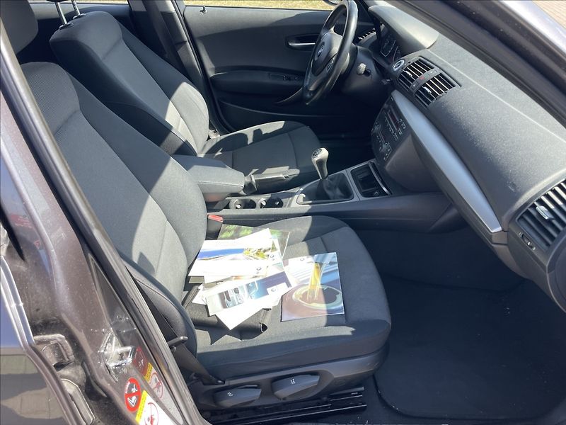BMW Řada 1 1,6 i 85kw Klimatronic, Výhřev - fotka 14 z 31