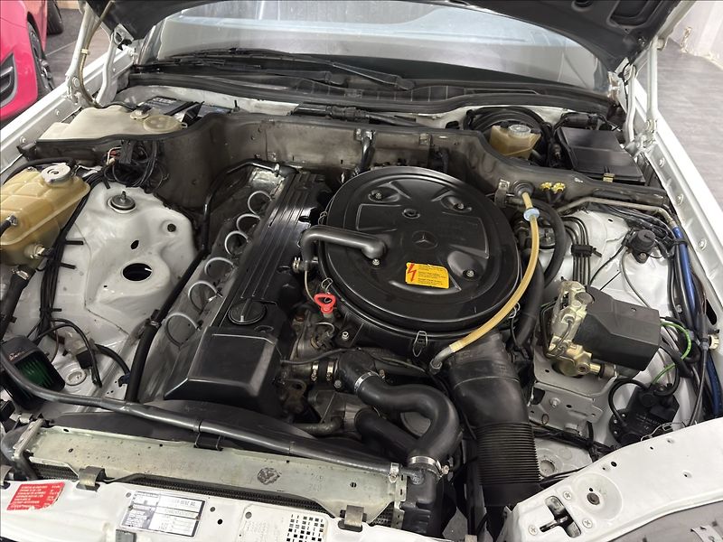 Mercedes-Benz Třídy S 3,0   SE 300 W126 V6 ŠPANĚLSKO - fotka 35 z 37