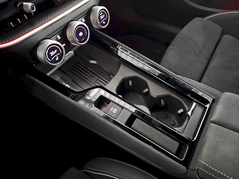 Škoda Superb (2025) 2.0TSi 195kW 4X4 SPORTLINE WEB - fotka 26 z 34