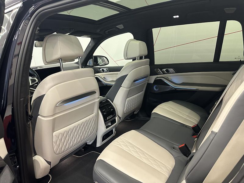 BMW X7 (2023) M60i INDIVID*CZ*DPH*TOP VÝBAVA - fotka 12 z 24