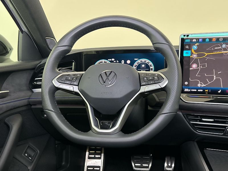 Volkswagen Passat R-Line People - fotka 18 z 31
