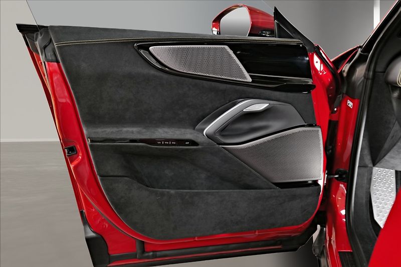 Ferrari Purosangue (2025) CARBON / PANO / MASÁŽ - fotka 10 z 25