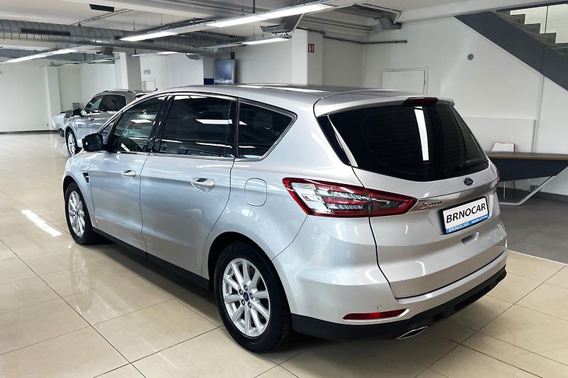 Ford S-MAX Titanium 132kW AT AWD, 7 MÍST - fotka 4 z 31