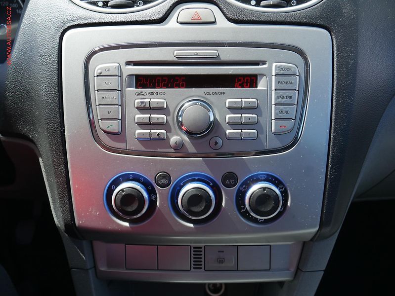 Ford Focus (2008) 1.6 TDCi, ČR, AC - fotka 14 z 16