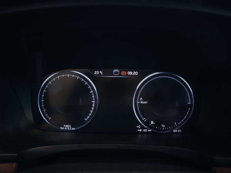 Volvo V90 2.0 T8 AWD - Inscription TOP - fotka 21 z 29