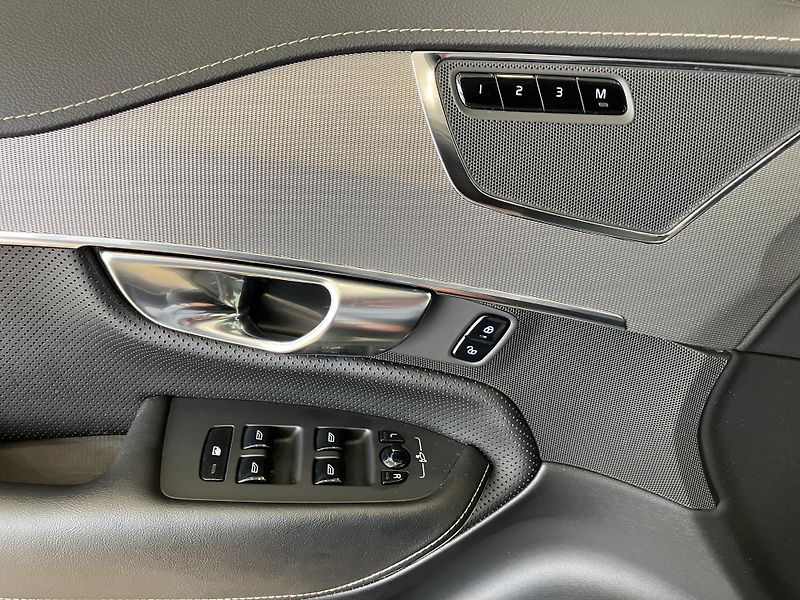 Volvo XC90 B5 AWD R-Design AT8, ČR - fotka 23 z 49